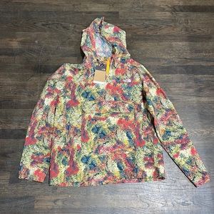 Brand new and perfect for Spring, The North Face camo leaf print anorak.
